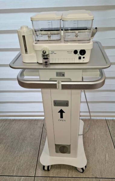 VRN Q6 2.0 i stolik VRN T-3